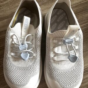 KEEN Sneakers White + Light Gray SIZE 10 - Keen Casual Sneakers in new condition